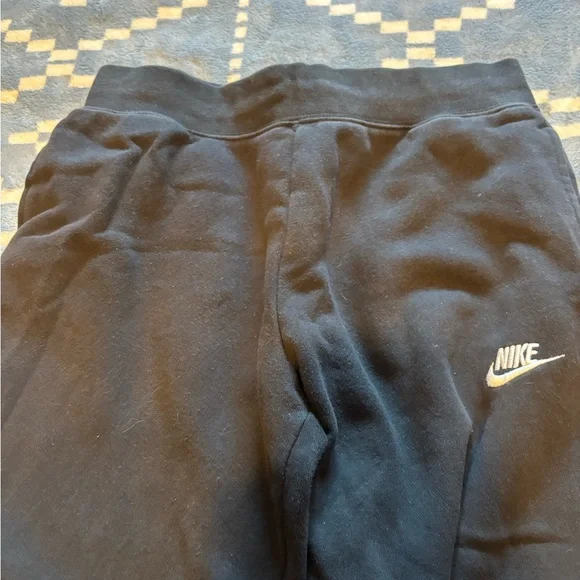 Nike black sweats - Picture 2 of 3